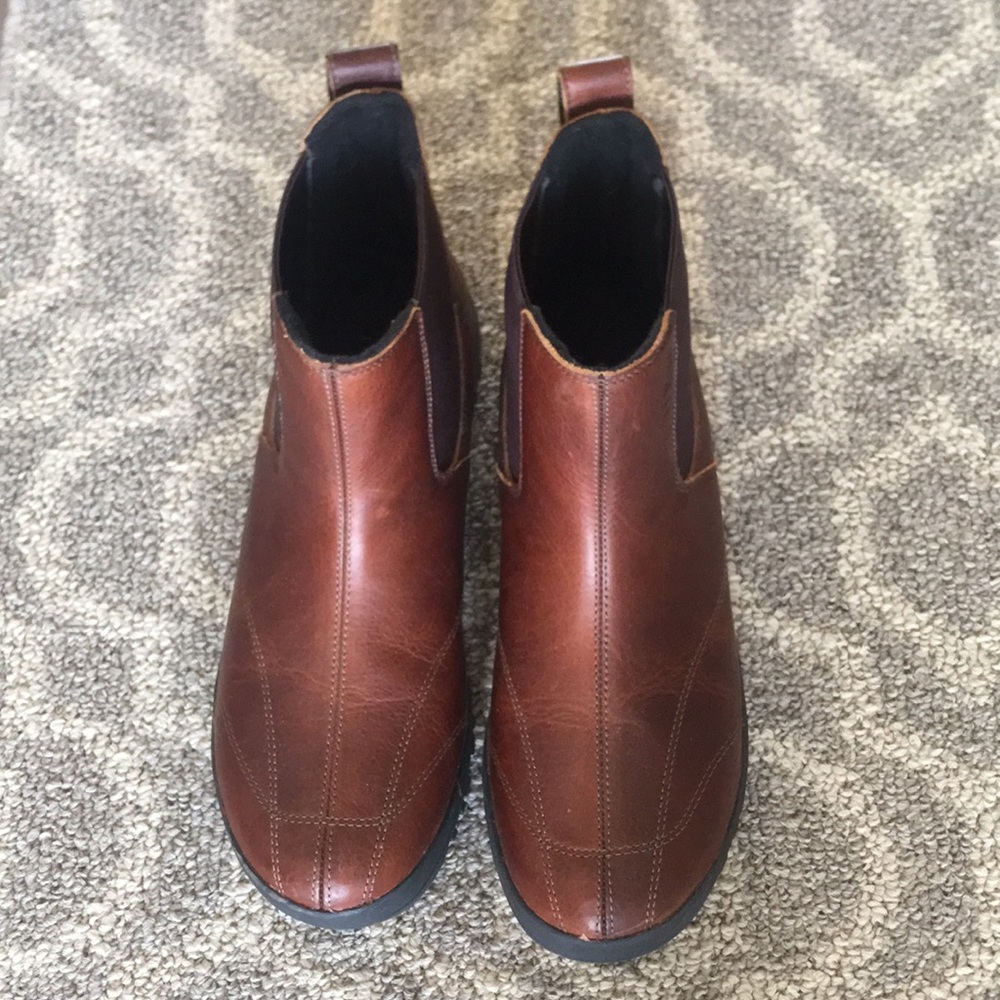 Men’s dress boots.